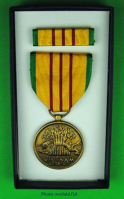 Original Vietnam War Era U.s. Gi Issue Vietnam Service Medal Set  - Vintage