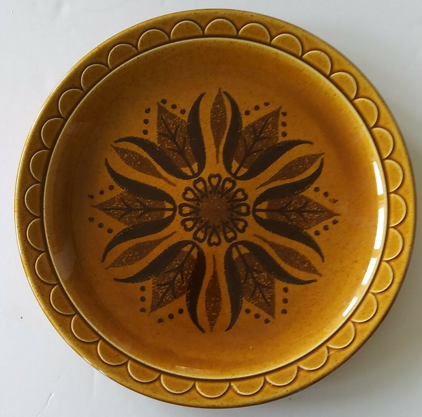 Homer Laughlin Golden Harvest 12" Round Chop Plate