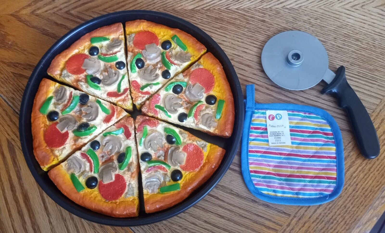 Realistic Pizza Hut Supreme Deep Dish 6 Slices, Cutter, Fisher-price Pot Holder
